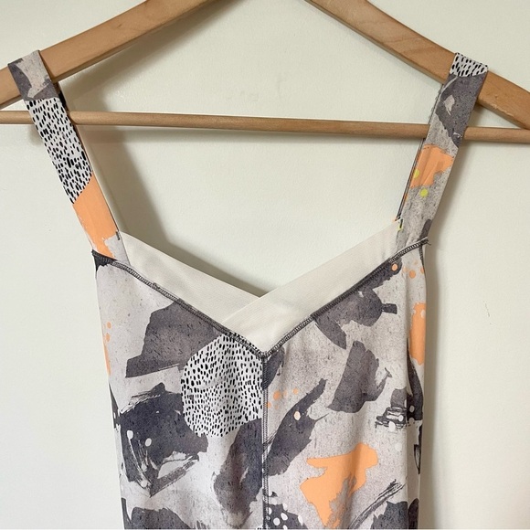 Lululemon Be Free Runsie Mini Art Pop White Multi Size 6 - Picture 10 of 14